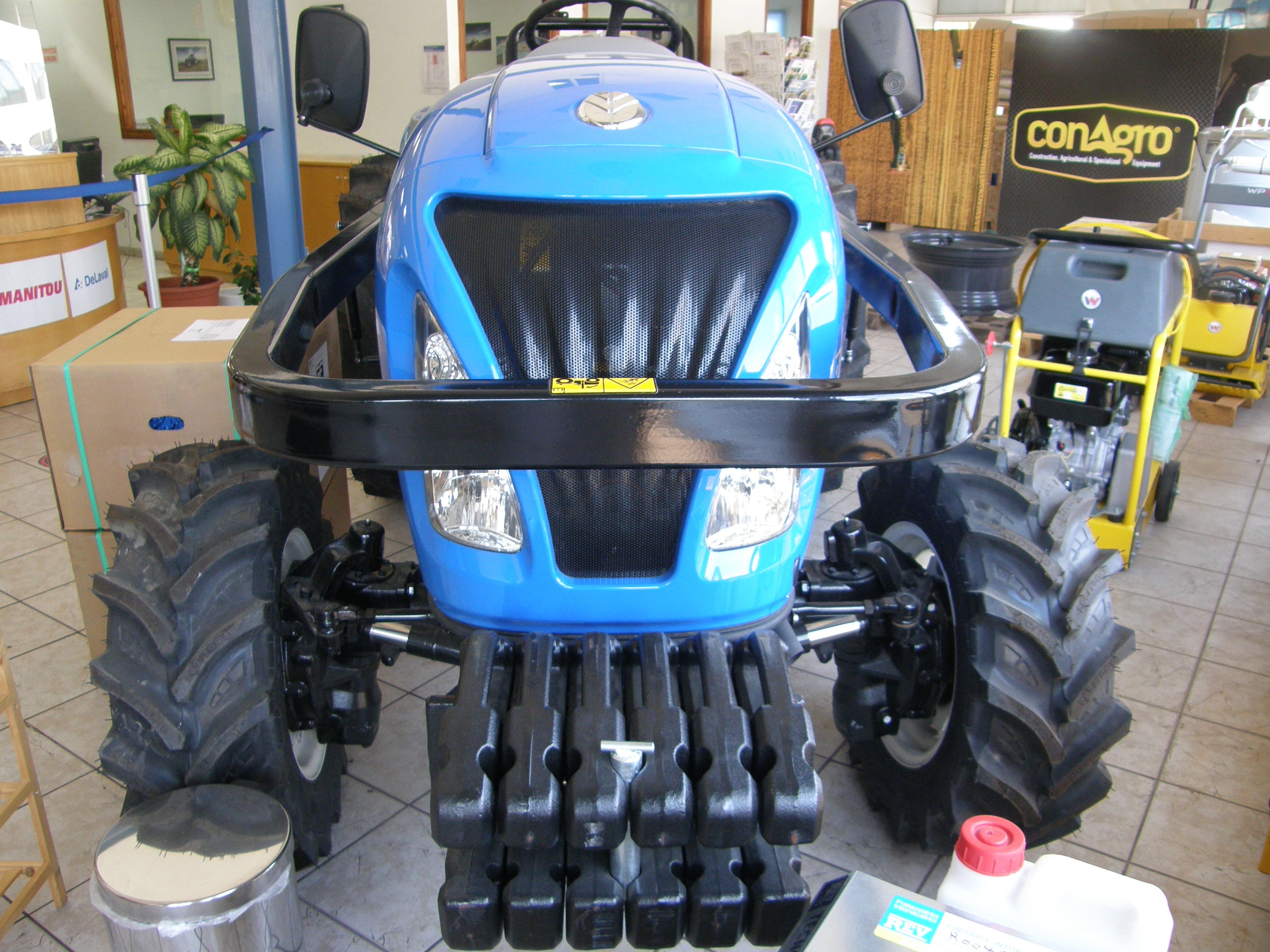 FOR SALE- TRACTOR NEW HOLLAND BOOMER 50